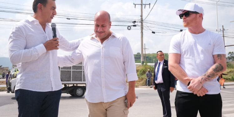 Inaugura Enrique Alfaro obras de reencarpetamiento