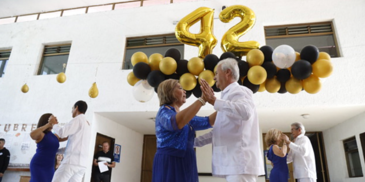 Celebra DIF Jalisco 42 años de atención a personas adultas mayores