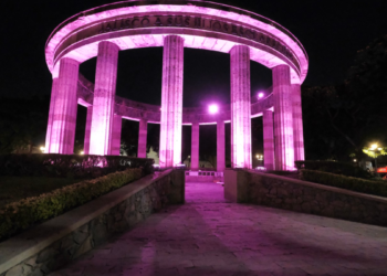 Guadalajara se ilumina de rosa en solidaridad con pacientes de cáncer de mama