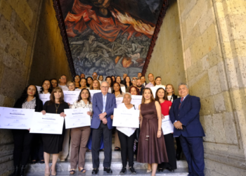 Reconocen por 30 años de servicio a trabajadores del C5