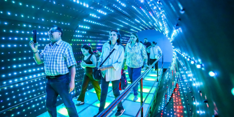 La Canica Azul “Un Universo de Color”, una de las principales atracciones de Fiestas de Octubre 2024