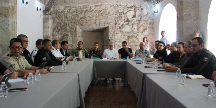 Autoridades de los tres órdenes de gobierno, la UDG y autoridades aeroportuarias realizan reunión operativa previa a la FIL 2024