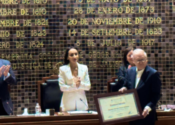 La LXIII Legislatura entrega reconocimiento al Mtro. Juan Enrique Ibarra Pedroza