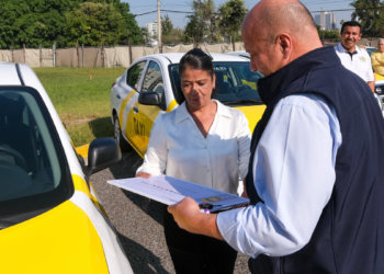Arranca Enrique Alfaro renovación de taxis en la ZMG