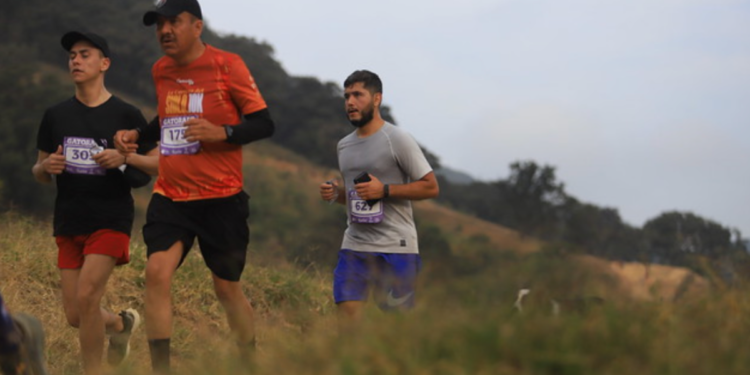 Dos mil personas participaron en la Carrera Extrema de Las Mesitas