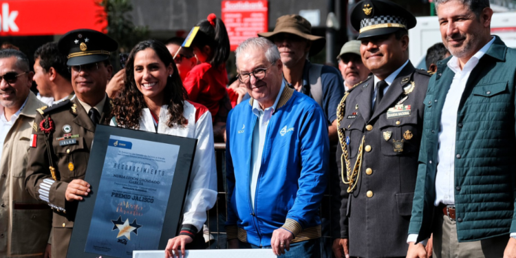 Conmemoran el 114 aniversario del inicio de la Revolución Mexicana con tradicional Desfile Cívico Deportivo