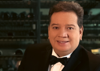 Coque Muñiz: La Voz Versátil del Bolero y el Entretenimiento