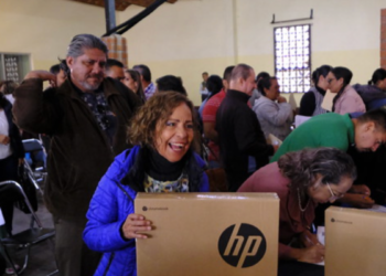 Docentes de Cuquío e Ixtlahuacán del Río reciben sus equipos Chromebook