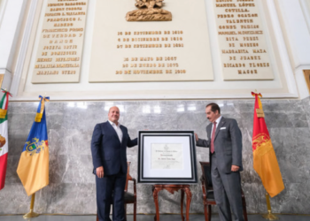 Reconoce Enrique Alfaro trayectoria del rector de la UAG, Antonio Leaño Reyes