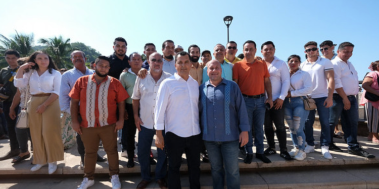 Entrega Enrique Alfaro obra de renovación de Plaza Mirador y el Malecón en La Manzanilla, municipio de La Huerta; transforman la cara de este municipio