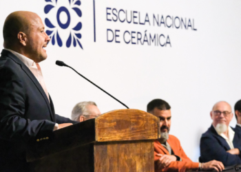 Asiste Enrique Alfaro a la presentación del proyecto de la Biblioteca de la Escuela Nacional de Cerámica