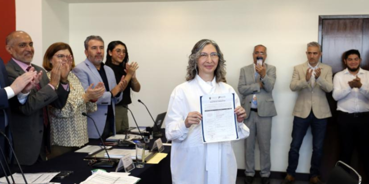 Mara Robles Villaseñor se postula como candidata a la Rectoría General de la UdeG para el periodo 2025-2031