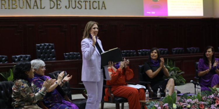 Promueve Fabiola Loya la profesionalización en instituciones con perspectiva de género para combatir la violencia contra la mujer