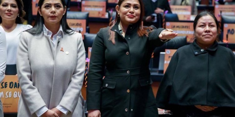 Raquel Bonilla Herrera rinde protesta como senadora