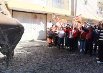 Vecinos de Tlajomulco dan Banderazo a Trabajos de Pavimentación en Calle Morelos en San Agustín