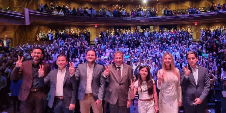 Egresan la cuarta y quinta generación de Zapopan Bilingüe