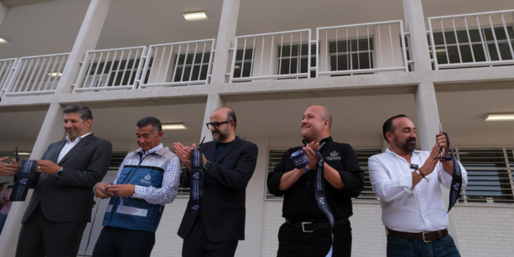 Enrique Alfaro y Ricardo Villanueva entregan nueva preparatoria en Tonalá con una inversión cercana a los 90 mdp