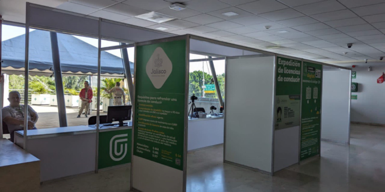 La Setran instalará módulo para el refrendo de licencias de conducir en la FIL  