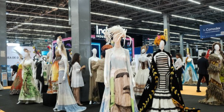 Presenta BECCAR el primer autobús eléctrico fabricado en México en el marco de la primera Feria Industrial de Jalisco