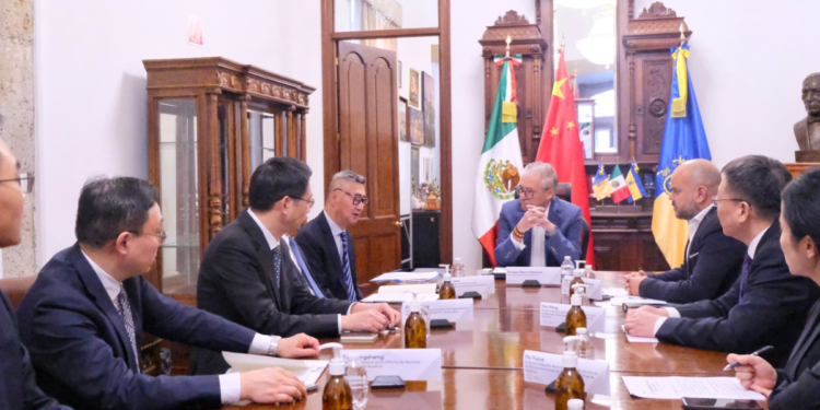 Recibe Secretario General de Gobierno al Ministro del Departamento de Organización del Comité Provincial de Guizhou del Partido Comunista de China 