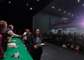 Reconocen a 436 trabajadores por años de servicio en el Sistema Estatal de Salud de Jalisco 