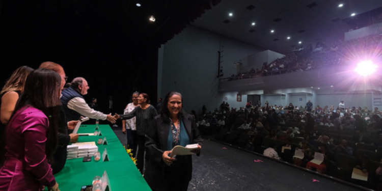 Reconocen a 436 trabajadores por años de servicio en el Sistema Estatal de Salud de Jalisco 