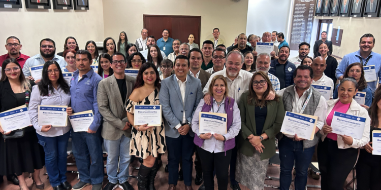 Por su desempeño ejemplar en el servicio público reconocen a personal de Salud Jalisco