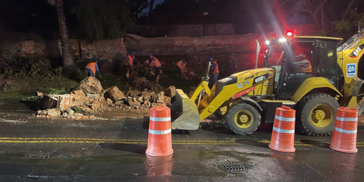 SIAPA atiende fuga de agua potable por daños de vandalismo en la Galería de Av. Montevideo