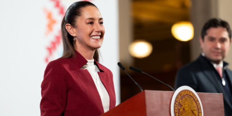 Presidenta de México resalta que, gracias al combate a la corrupción y sin aumentar impuestos, incrementaron en 5% los ingresos tributarios