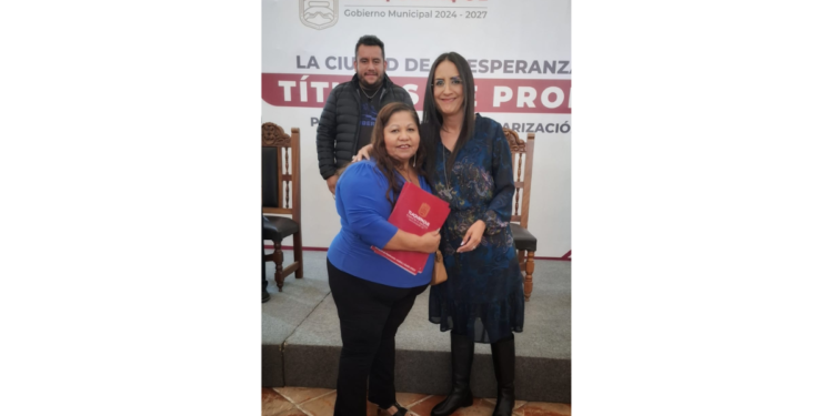 Entrega Laura Imelda 70 Títulos de Propiedad a Familias Tlaquepaquenses