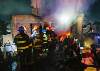 Bomberos de Tlaquepaque Salvan a Familia al Extinguir Incendio en Casa Habitación