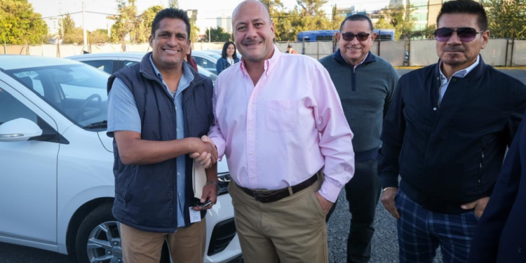 Entrega Gobernador y Sindicatos Autónomos Federados premios a servidores públicos