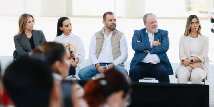 Supervisan trabajos de construcción de clínica contra las adicciones para mujeres