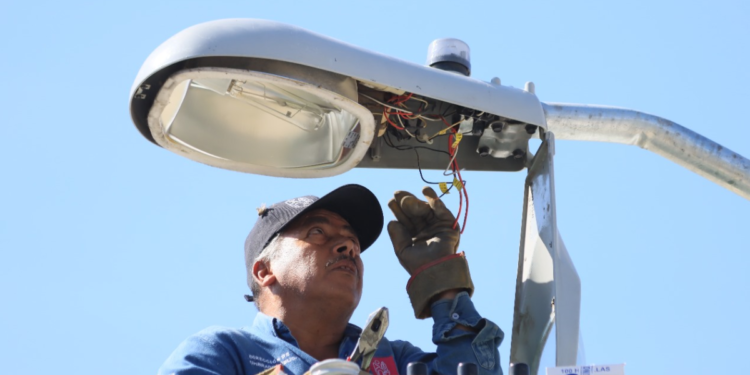 Mejoran Iluminación en la Colonia Cerro del Jagüey en Tlaquepaque