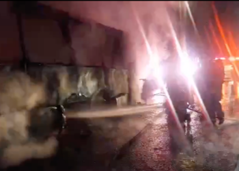 Bomberos de San Pedro Tlaquepaque atendieron Incendio de Camión de Transporte de Personal