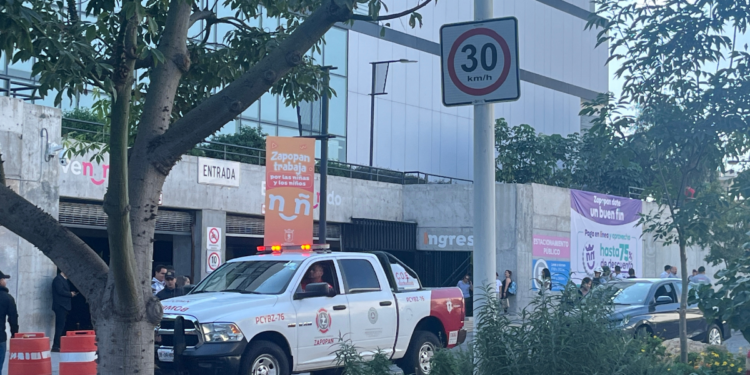 Se Activa Alarma Contra Incendios y Evacúan a Personas al interior del CISZ en Zapopan