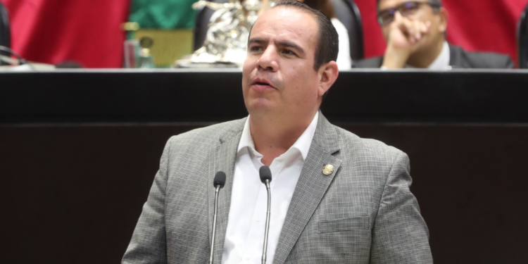 Plantean que particulares que presten servicios educativos no puedan cobrar cuota por reinscripción