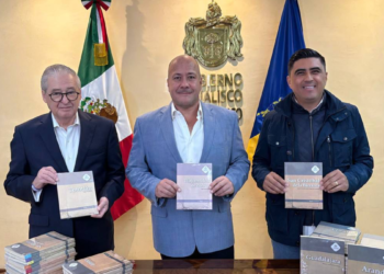 Presenta Enrique Alfaro colección editorial Jalisco en sus municipios; hablan de la historia y datos relevantes de cada uno de los 125 municipios del Estado