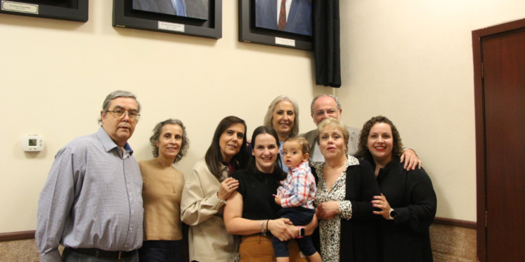 Develan retrato del Dr. Fernando Petersen Aranguren en homenaje a su gestión al frente de la Secretaría de Salud Jalisco 