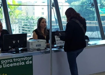 Durante la FIL 2024, las y los conductores pueden realizar el trámite de refrendo de licencias en el módulo de la Setran   