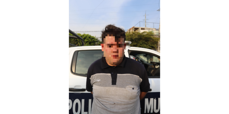 Policías de Tlaquepaque detienen a masculino por portación de arma de fuego; es señalado por vecinos como roba autos de la zona