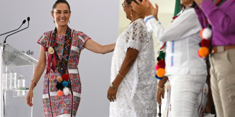 Presidenta Claudia Sheinbaum encabeza entrega de tarjetas de la Pensión Mujeres Bienestar que en Guerrero beneficiará a 28 mil mujeres