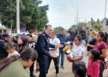 Celebran en Tlajomulco Día del Policía regalando despensas y cobijas a 350 familias