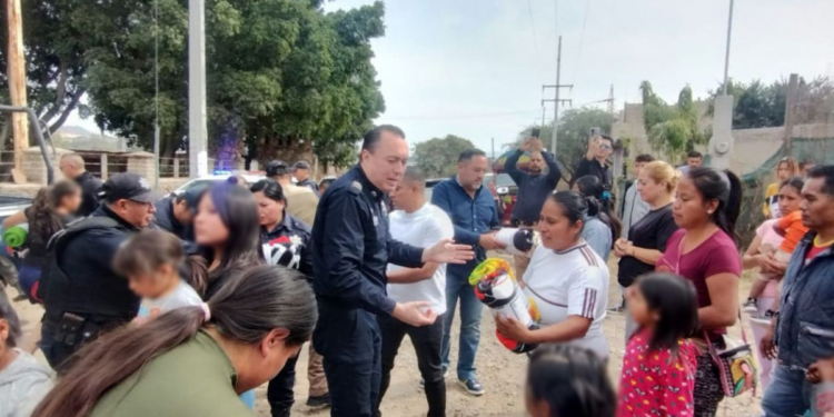 Celebran en Tlajomulco Día del Policía regalando despensas y cobijas a 350 familias