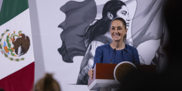 Presidenta Claudia Sheinbaum Presenta Apoyo Financiero A Mujeres Indígenas y Afromexicanas Artesanas