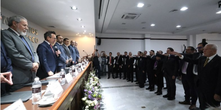 Toma protesta Gobernador Pablo Lemus al Consejo del Colegio de Notarios del Estado de Jalisco para el periodo 2025-2027