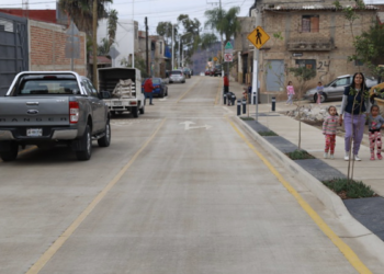 Frangie entrega calles pavimentadas en Lomas del Centinela