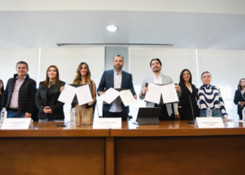 Gerardo Quirino firma convenio con la asociación civil Operation Smile