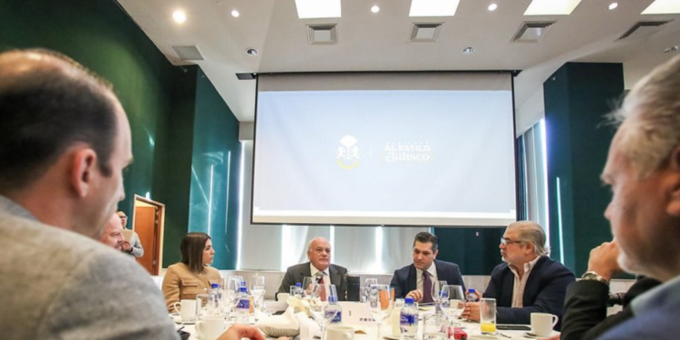 Entabla SICyT diálogo abierto con empresarias y empresarios