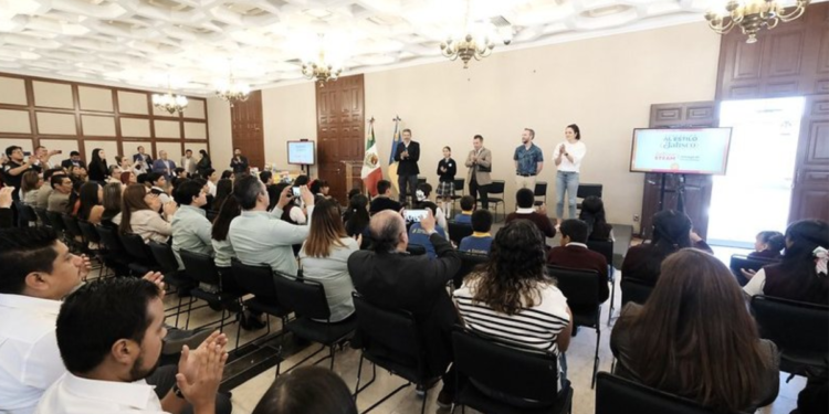 Impulsa Gobierno de Jalisco habilidades STEAM con entrega de kits de robótica en escuelas de educación básica